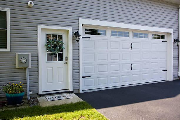 24/7 Emergency Garage Door Panel Replacement experts in Monte Alto, TX